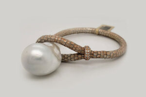 White South Sea Pearl Toggle Bracelet