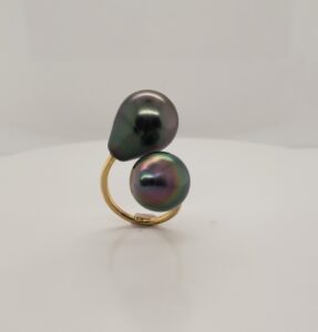 13x14.5mm Silver/Green Tahitian Pearls on 18kt Yellow Gold Band