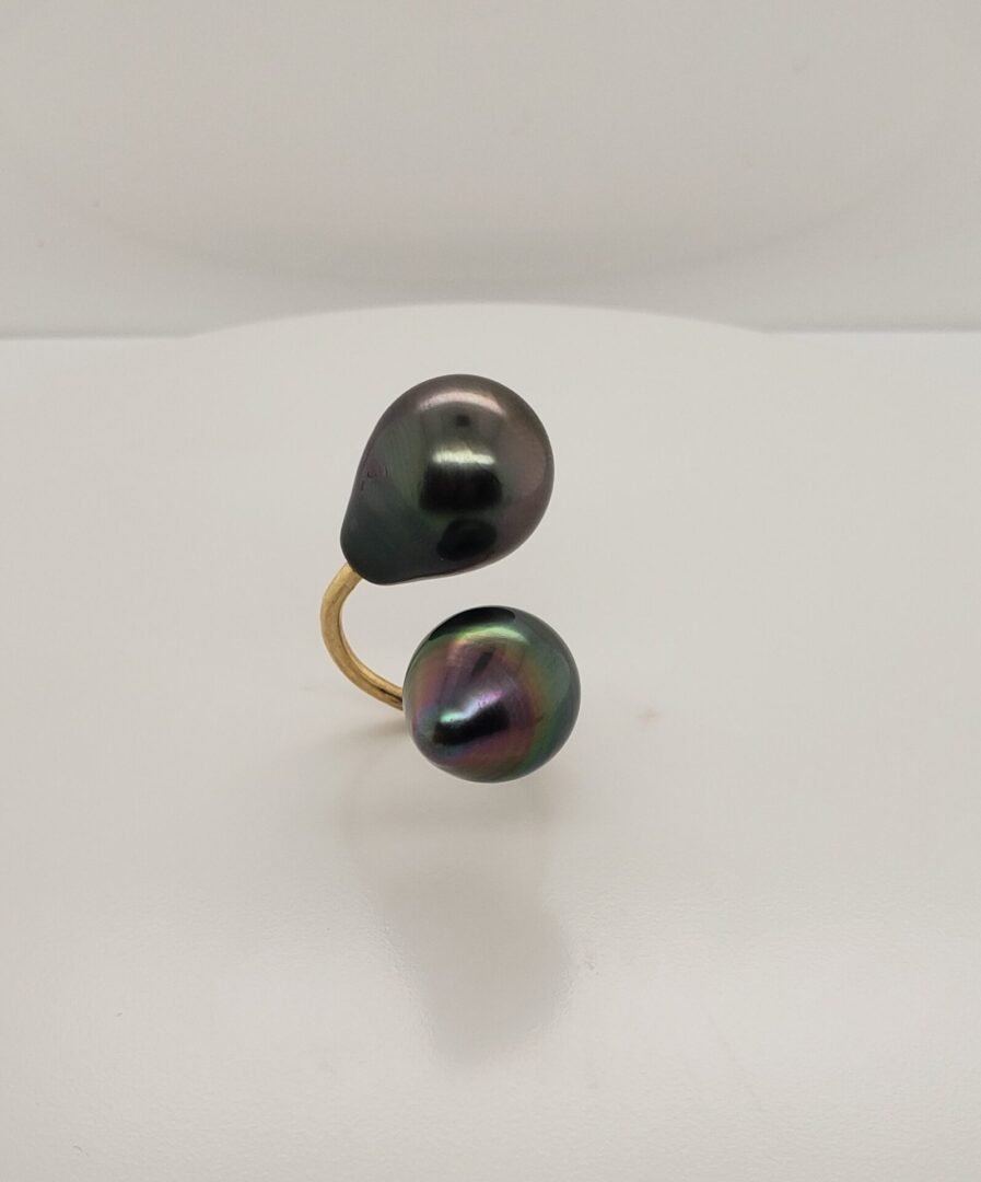 13x14.5mm Silver/Green Tahitian Pearls on 18kt Yellow Gold Band