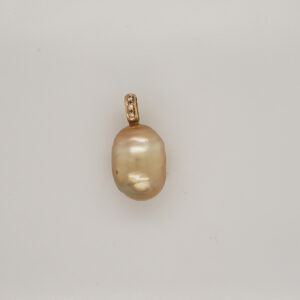 15.5x21mm Golden South Sea Pearl on 18kt Yellow Gold and Diamond Cap