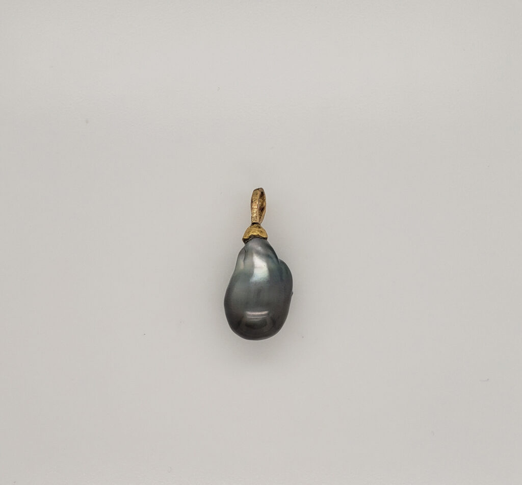 12x17.2mm Silver Tahitian Pearl on 18kt Yellow Gold