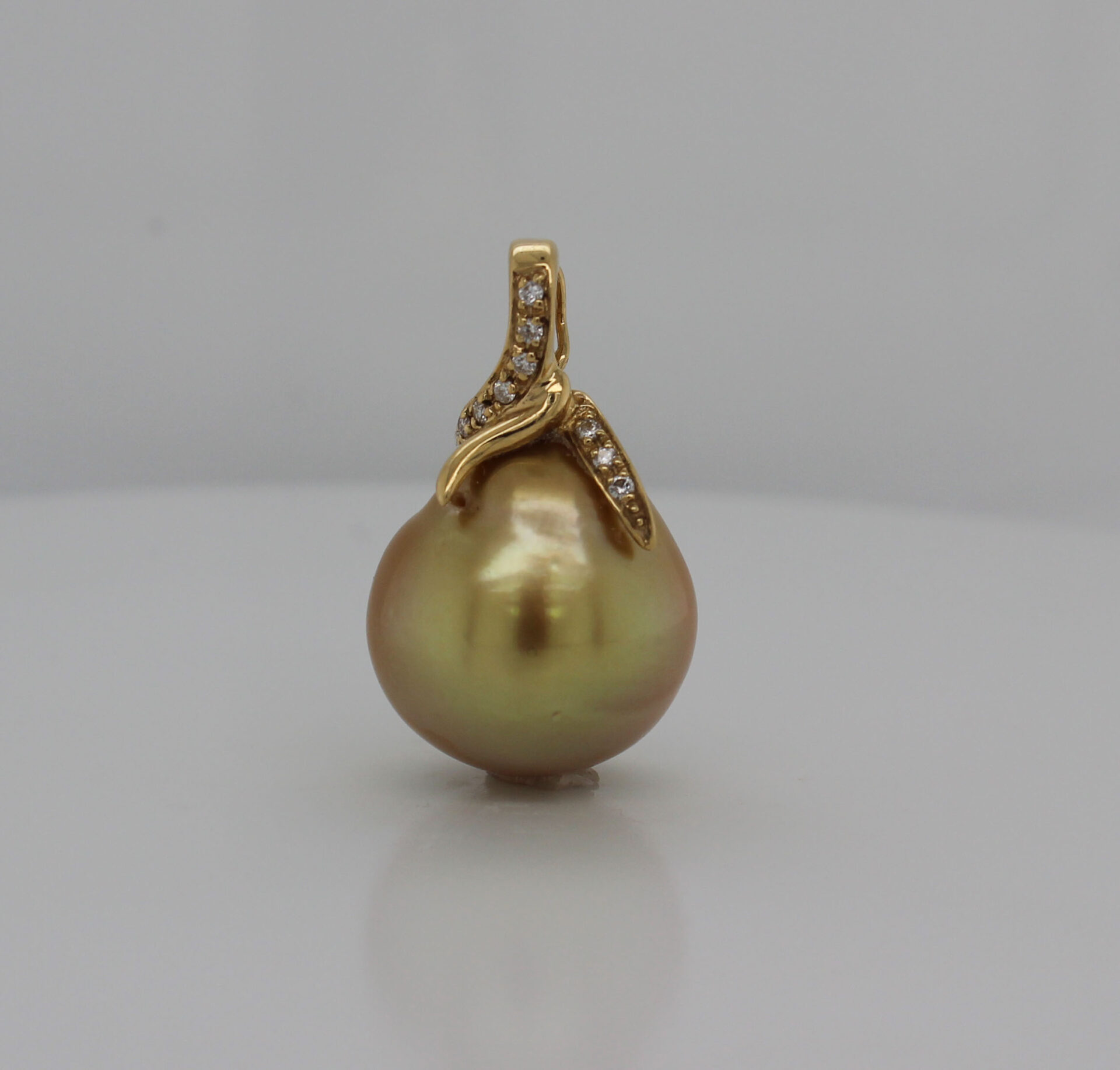 Deep Golden South Sea Pearl with 18kt Yellow Gold & Diamond Cap