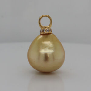17x18mm Golden South Sea Pearl on 18kt Yellow Gold & Diamond Cap