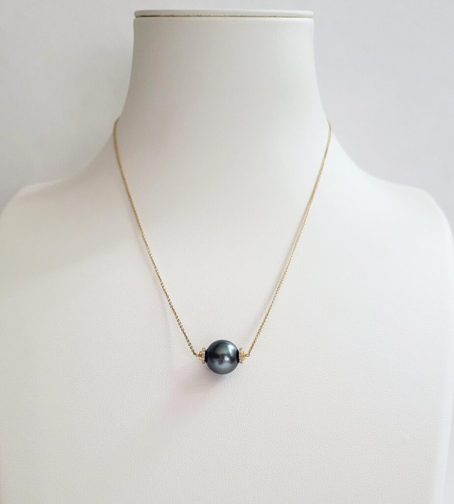 16.5" 18kt Yellow Gold Chain, 11mm Round Green Tahitian Pearl, 18kt Yellow Gold & Diamond Rondels